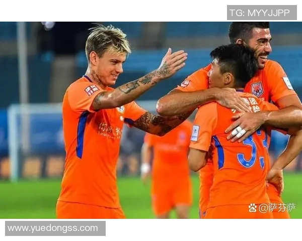 哪个足球明星加盟美国联赛引发球迷热议与期待